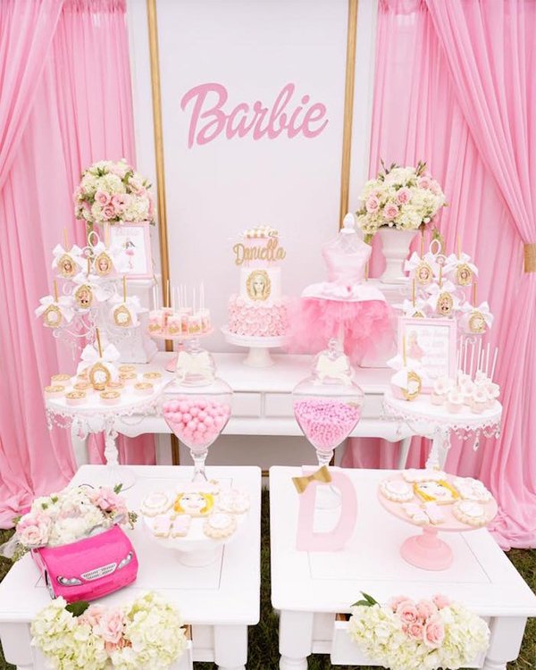 Barbie cake  Festa de aniversário da barbie, Decoração festa