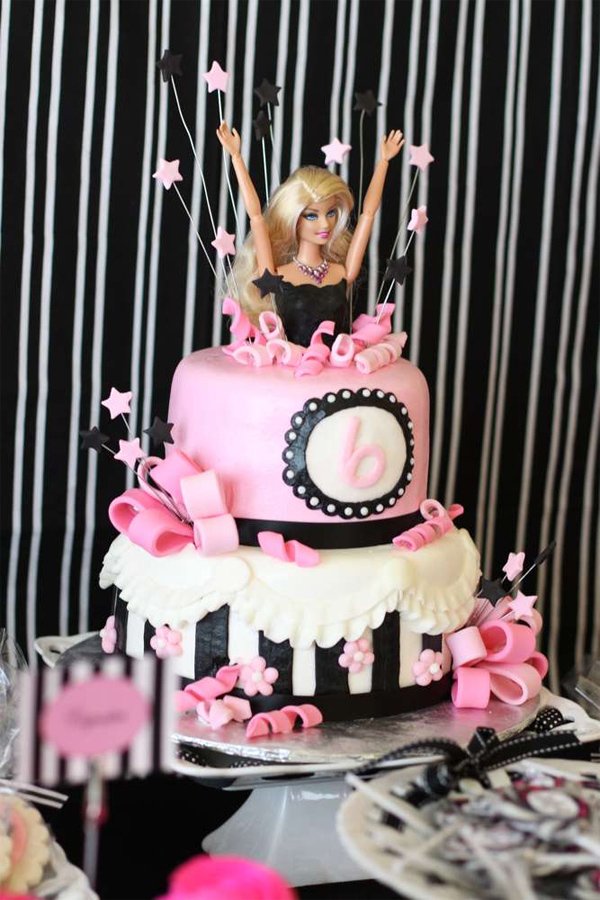 Barbie cake  Festa de aniversário da barbie, Decoração festa